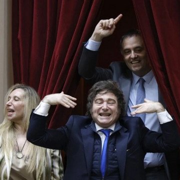 Milei analiza una reforma política para prohibir los frentes y complicar al peronismo