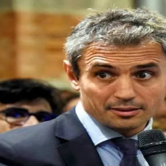 Menem mueve sus fichas para frenar la ofensiva opositora contra el endeudamiento y las billeteras virtuales