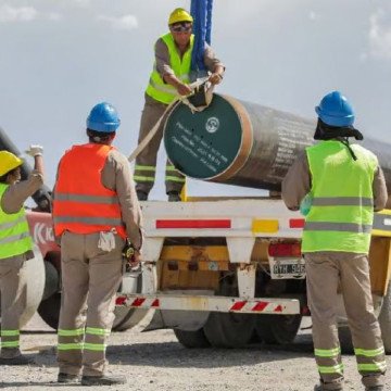 Guerra del Acero en la Patagonia / El gigante indio que destronó a Techint y la apuesta de US$ 15.000 millones para exportar Vaca Muerta