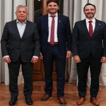 El Gobierno acelera la suspensión de las PASO y apuesta a la complicidad de los gobernadores radicales para conseguir los votos