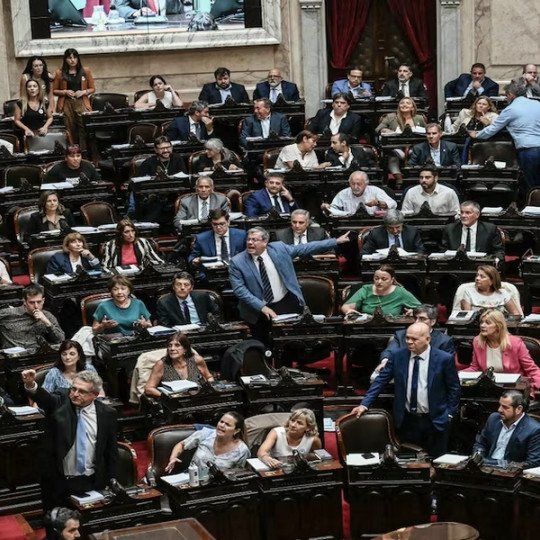La oposición vuelve a poner al DNU 70 contra las cuerdas
