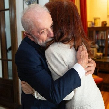 CRISTINA RECIBIO EL RESPALDO DE LULA Y DIJO: EN ARGENTINA SE VIVE UN TERRORISMO DE ESTADO DE BAJA INTENSIDAD