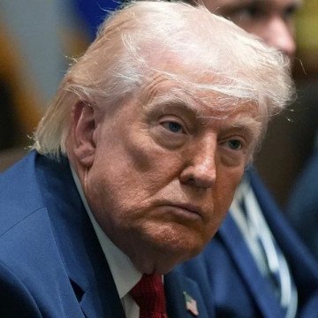 CRECE EL DESCONTENTO CON TRUMP / AHORA EL DERROTADO PRESIDENTE CRUZA A LOS MAGA