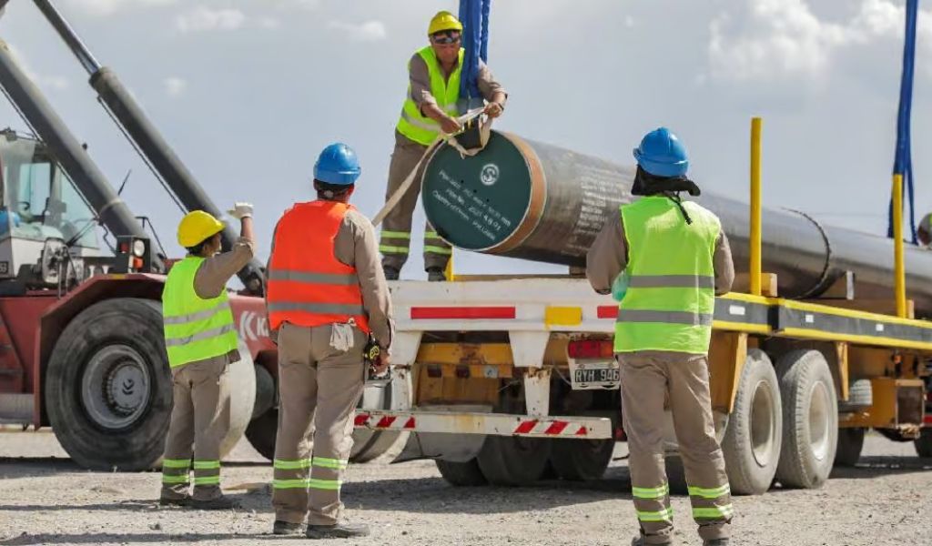 Guerra del Acero en la Patagonia / El gigante indio que destronó a Techint y la apuesta de US$ 15.000 millones para exportar Vaca Muerta