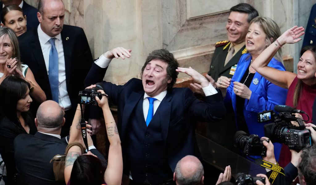 Argentina / Entre la dependencia servil y la nueva grotesca 