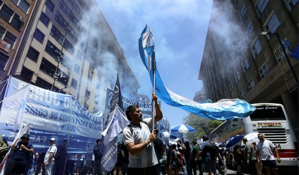 La CGT amenazó con un paro pero no lo convocó: "A los senadores, ojo con lo que hacen"