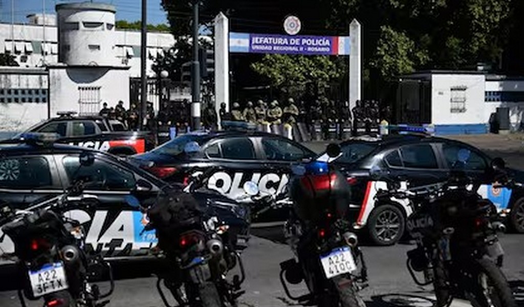 Santa Fé / Se agrava la protesta policial y llamaron a penitenciarios a patrullar Rosario