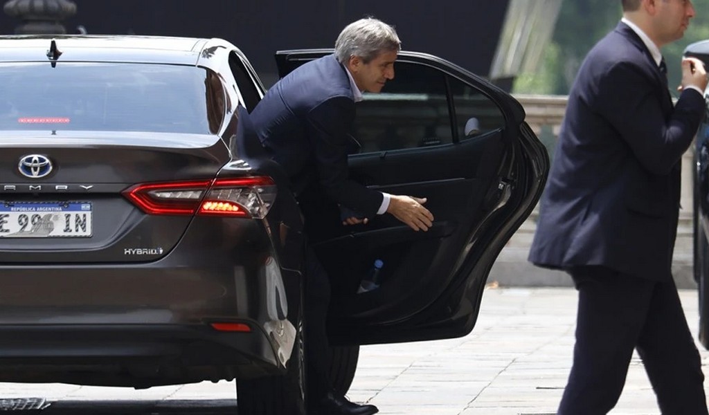 Iba a acumular reservas, pero Caputo quemó mas de USD 150 millones para contener el dólar