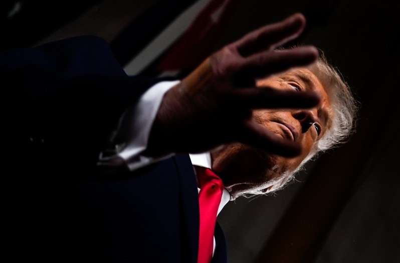 El ultra conservador Tucker Carlson dijo que Trump le declarará la guerra a Venezuela